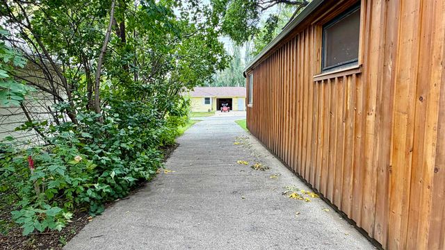 1006 University University Ave W, Minot, ND 58703