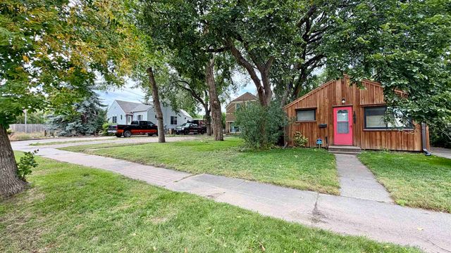 1006 University University Ave W, Minot, ND 58703