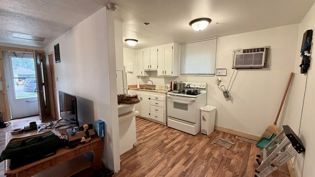 1006 University University Ave W, Minot, ND 58703