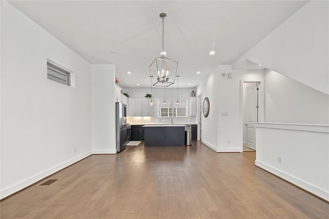 2208 Mcgowen Street, Houston, TX 77004