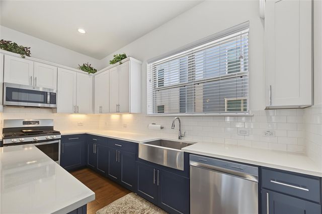 2208 Mcgowen Street, Houston, TX 77004