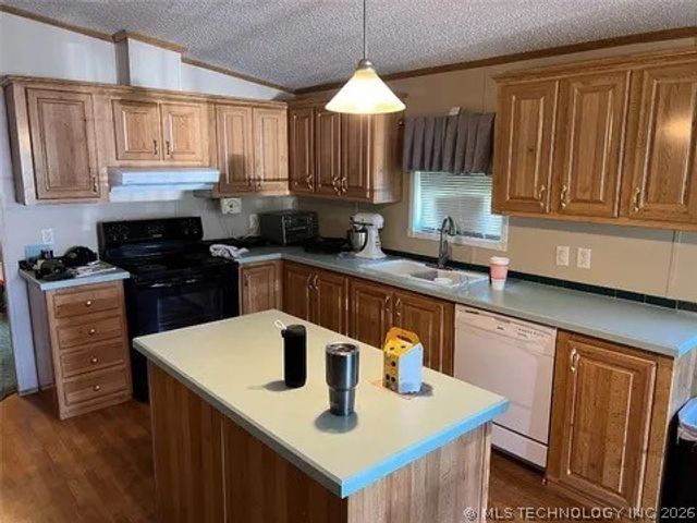 12780 New Lake Road, Henryetta, OK 74437