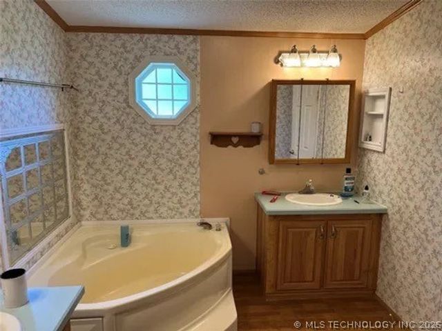 12780 New Lake Road, Henryetta, OK 74437