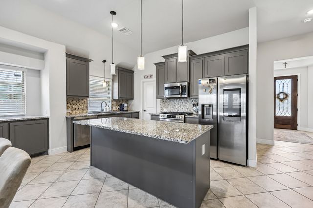 121 Claywood Drive, Glenn Heights, TX 75154