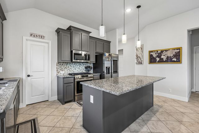 121 Claywood Drive, Glenn Heights, TX 75154