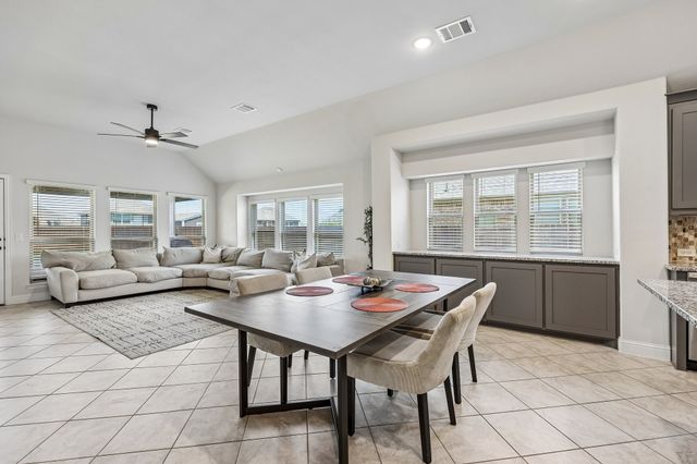 121 Claywood Drive, Glenn Heights, TX 75154