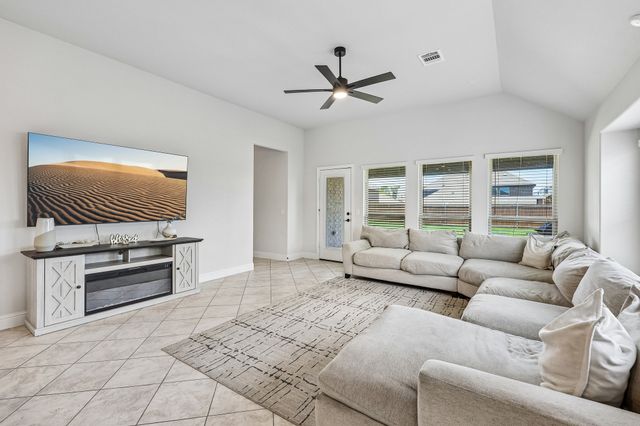121 Claywood Drive, Glenn Heights, TX 75154