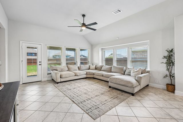 121 Claywood Drive, Glenn Heights, TX 75154
