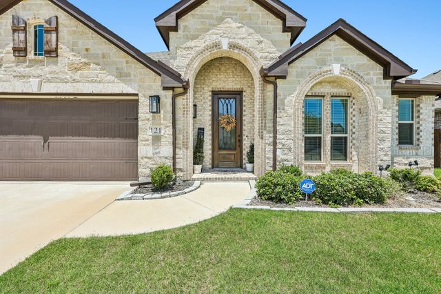 121 Claywood Drive, Glenn Heights, TX 75154