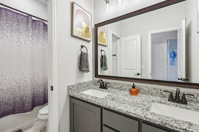 121 Claywood Drive, Glenn Heights, TX 75154