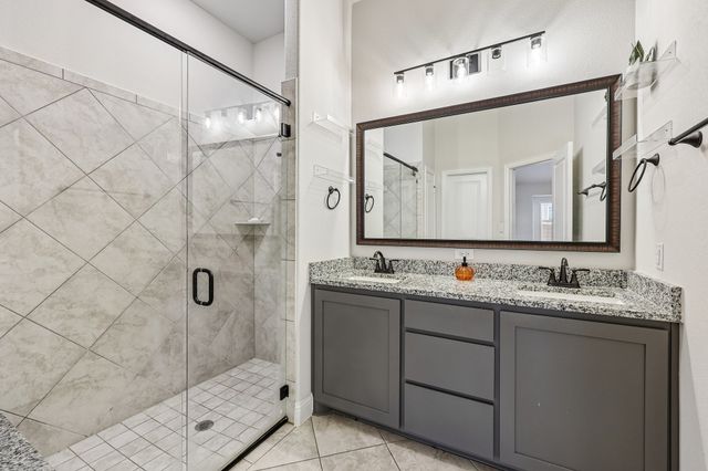 121 Claywood Drive, Glenn Heights, TX 75154