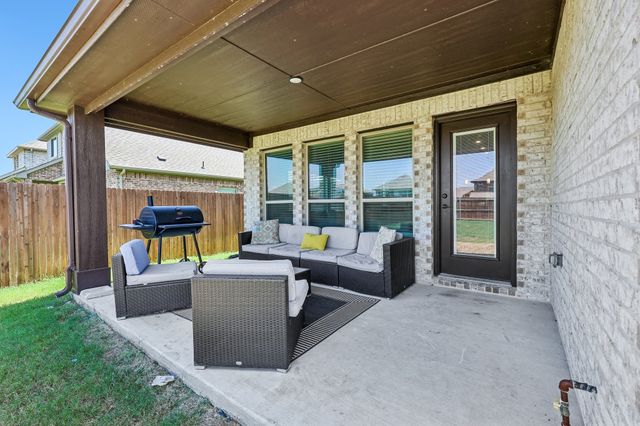 121 Claywood Drive, Glenn Heights, TX 75154