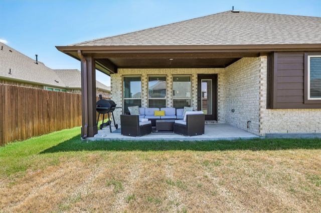 121 Claywood Drive, Glenn Heights, TX 75154