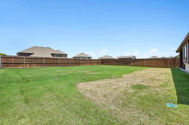 121 Claywood Drive, Glenn Heights, TX 75154