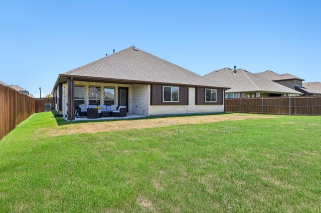 121 Claywood Drive, Glenn Heights, TX 75154