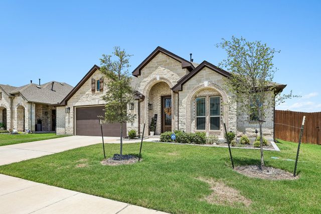 121 Claywood Drive, Glenn Heights, TX 75154