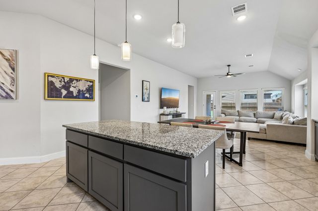 121 Claywood Drive, Glenn Heights, TX 75154