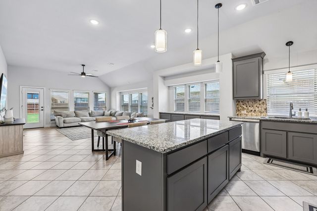 121 Claywood Drive, Glenn Heights, TX 75154