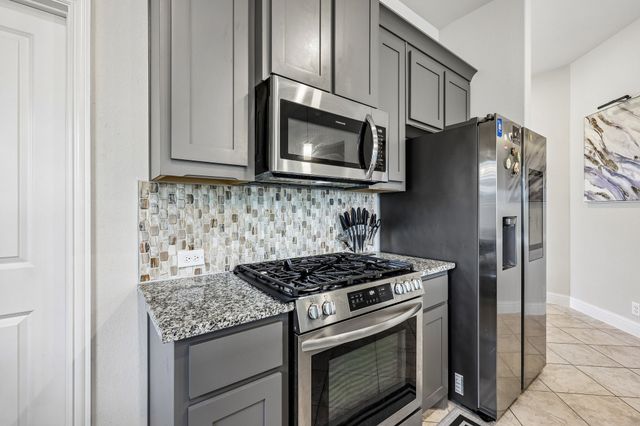 121 Claywood Drive, Glenn Heights, TX 75154