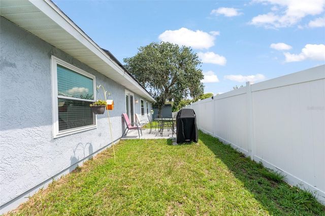 124 OAK CIRCLE, Ocala, FL 34472
