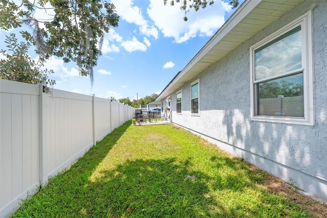 124 OAK CIRCLE, Ocala, FL 34472