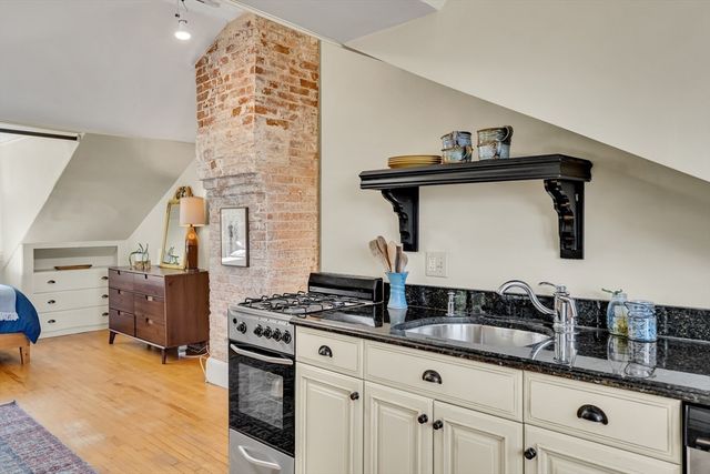 11 Rocky Nook Ter 5, Boston, MA 02130