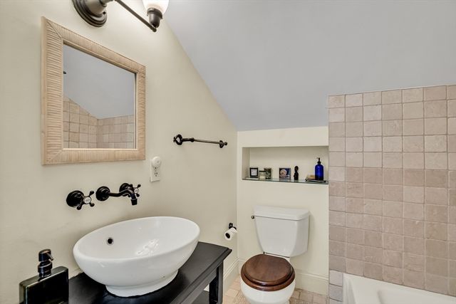 11 Rocky Nook Ter 5, Boston, MA 02130