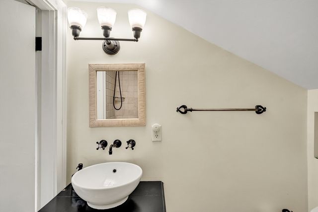 11 Rocky Nook Ter 5, Boston, MA 02130