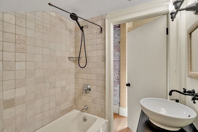 11 Rocky Nook Ter 5, Boston, MA 02130