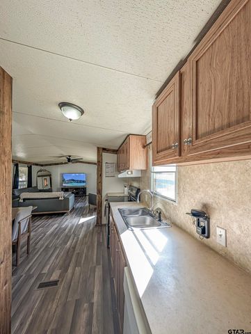 9849 Dennis Ln, Tyler, TX 75703