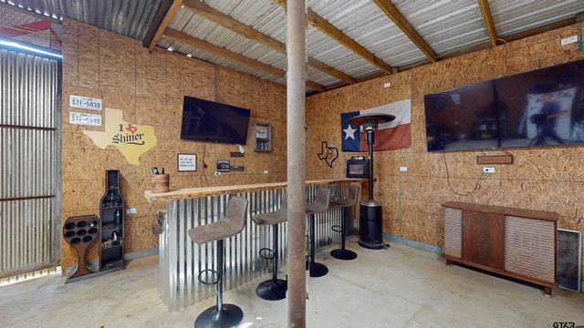 9849 Dennis Ln, Tyler, TX 75703