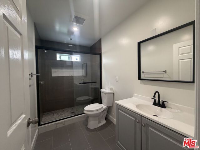915 S Grand View Street, Los Angeles, CA 90006