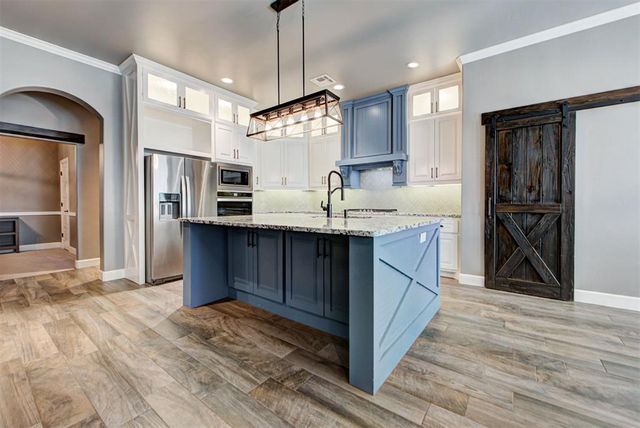 4612 Hambletonian Lane, Mustang, OK 73064