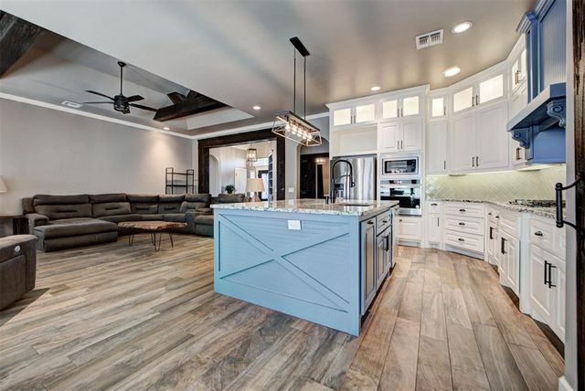 4612 Hambletonian Lane, Mustang, OK 73064