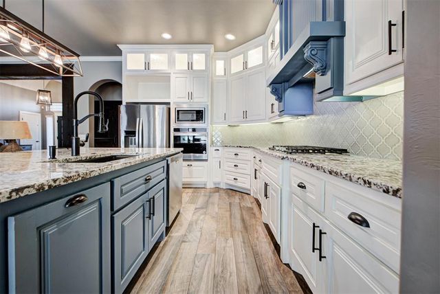 4612 Hambletonian Lane, Mustang, OK 73064