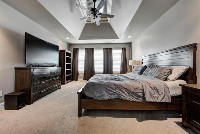 4612 Hambletonian Lane, Mustang, OK 73064