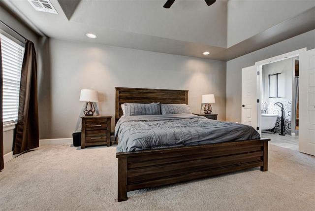 4612 Hambletonian Lane, Mustang, OK 73064