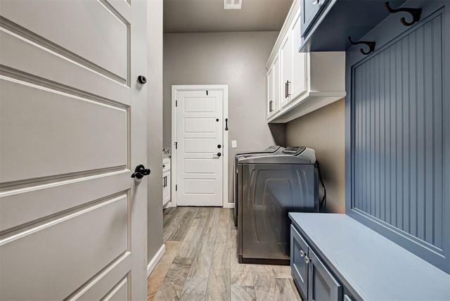 4612 Hambletonian Lane, Mustang, OK 73064