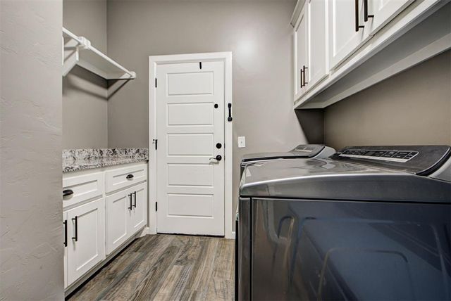4612 Hambletonian Lane, Mustang, OK 73064