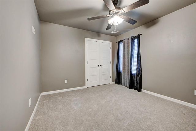 4612 Hambletonian Lane, Mustang, OK 73064