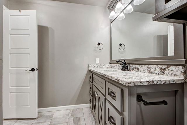 4612 Hambletonian Lane, Mustang, OK 73064