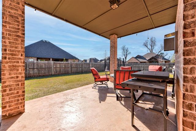 4612 Hambletonian Lane, Mustang, OK 73064