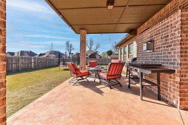 4612 Hambletonian Lane, Mustang, OK 73064