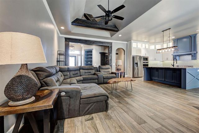 4612 Hambletonian Lane, Mustang, OK 73064