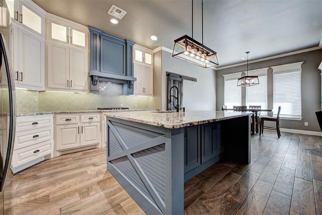 4612 Hambletonian Lane, Mustang, OK 73064