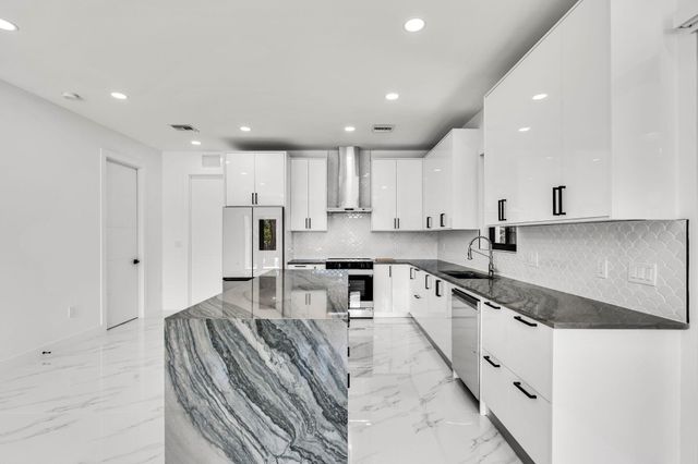 50 Transylvania Avenue, Key Largo, FL 33037