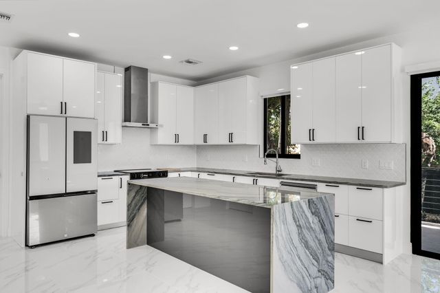 50 Transylvania Avenue, Key Largo, FL 33037