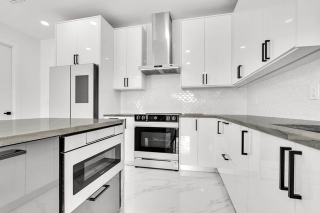 50 Transylvania Avenue, Key Largo, FL 33037