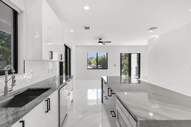 50 Transylvania Avenue, Key Largo, FL 33037