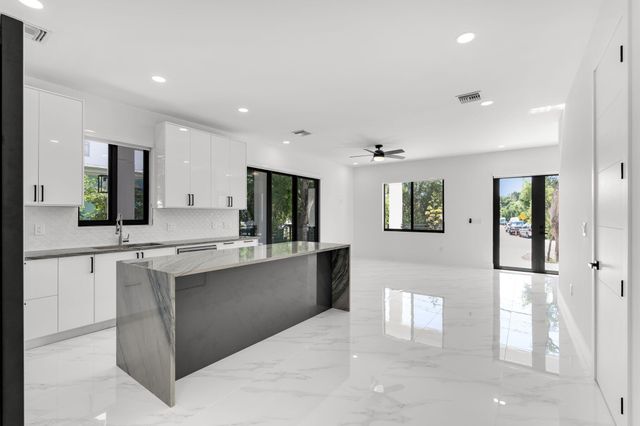 50 Transylvania Avenue, Key Largo, FL 33037